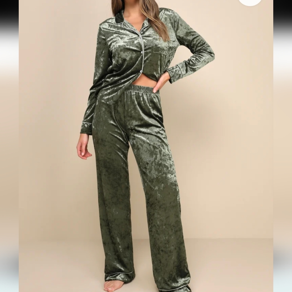 Lulus Blissful Slumber Olive Green Crushed Velvet 2 Piece Pajama Set Sz.XS NWT